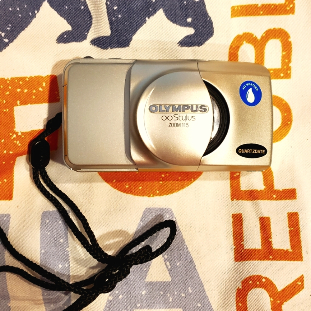 OLYMPUS Infinity ∞ Stylus Zoom 115 QD 35mm Camera Bundle - Tested/Works